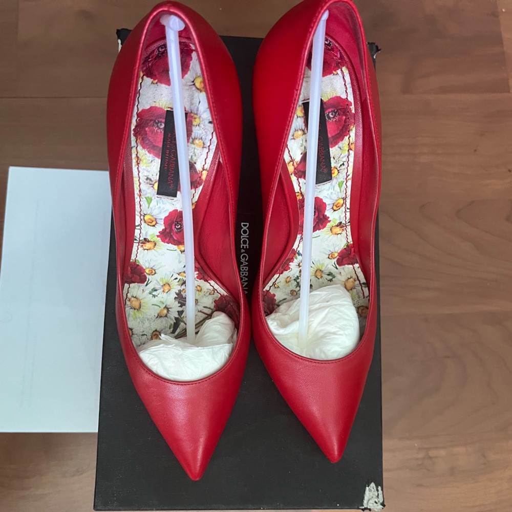 Dolce & Gabbana classic red pumps